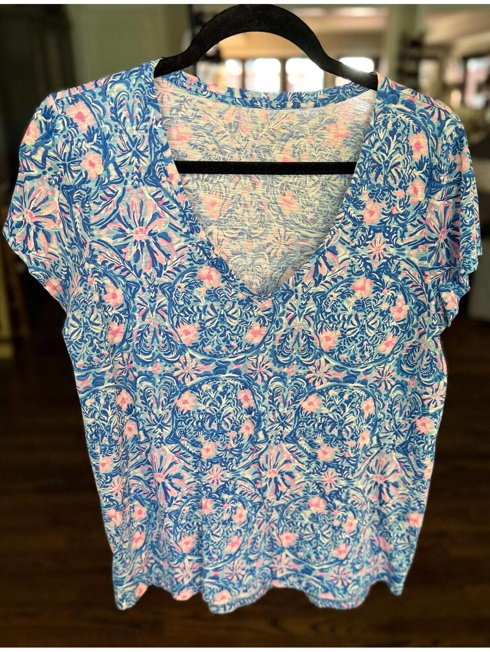 EUC Lilly Pulitzer Etta V-Neck Shirt Top Pink and Blue Floral Women's MEDIUM